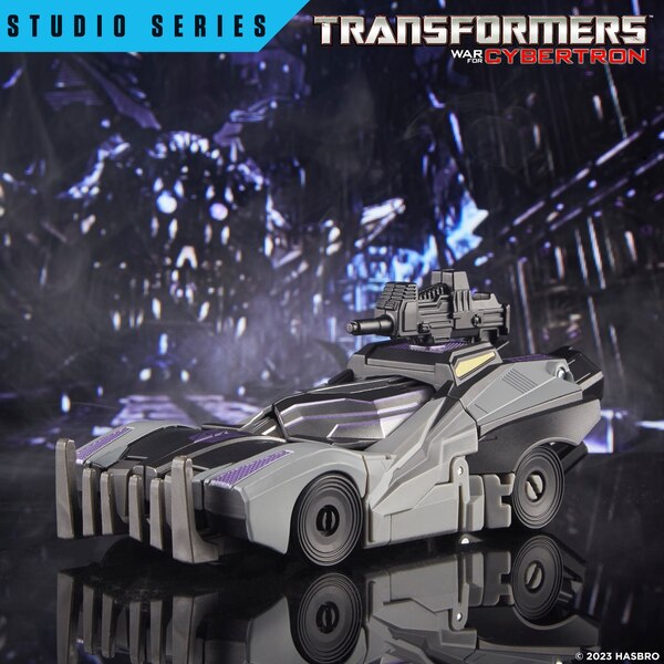 Image Of Studio Series WFC Gamer Edition Barricade  (13 of 38)